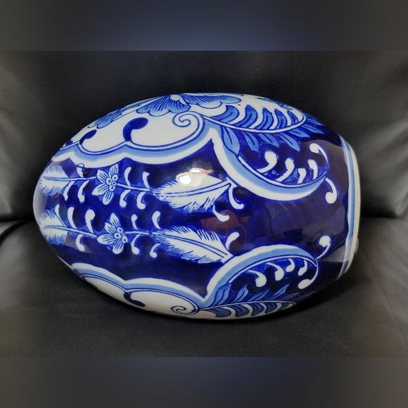 Cobalt Blue & White Chinoiserie Large 3D Egg Shape Ceramic Pottery ~ 8 inches H - Picture 13 of 17